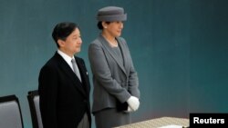 15일 일본 도쿄 일본무도관에서 열린 74주년 전몰자추도식에 나루히토 일왕과 부인 마사코 여사가 참석했다. 