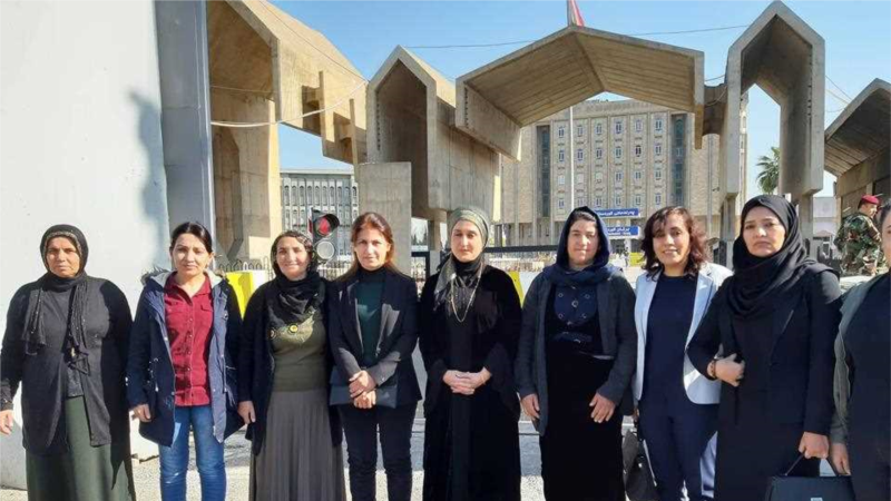 گردبوونەوی ئەندامانی هەدەپە لە بەردەم پەرلەمانی هەرێمی کوردستان