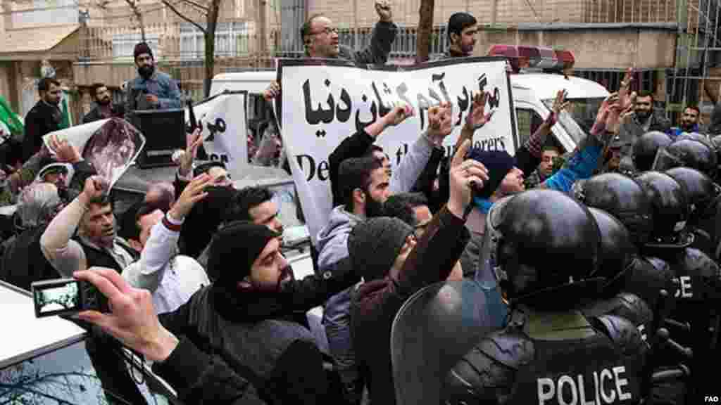تجمع اعتراضی مقابل سفارت نیجریه در تهران
