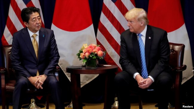 美国总统特朗普和日本首相安倍晋三在2019年6月大阪举行的G20峰会期间举行会谈