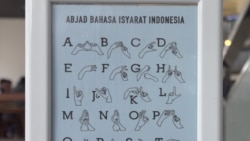 Bahasa isyarat di meja kopi tuli