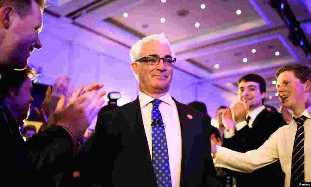 Supporters from the "No" Campaign applaud Alistair Darling, the leader of the Better Together campaign, at their headquarters in Glasgow, Scotland, Sept. 19, 2014.