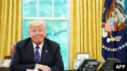 Predsednik SAD Donald Tramp razgovara telefonom sa predsednikom Meksika Enrike Penja Nijetom, 27. avgust 2018.