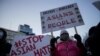 Orang-orang menghadiri acara damai terkait kejahatan kebencian anti-Asia di New York City, New York, AS, 19 Maret 2021. (Foto: REUTERS/Eduardo Munoz)