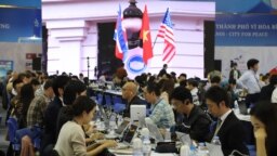 روز دوم نشست ترامپ - کیم | خبرنگاران جزئیات ملاقات&zwnj;های رهبران آمریکا و کره شمالی را در ویتنام به جهان مخابره می&zwnj;کنند.