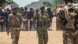 En Sierra Leone, l'armée et le yoga font bon ménage