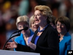 ສະມາຊິກສະພາສູງ ທ່ານນາງ Debbie Stabenow, ພັກເດໂມແຄຣັດຈາກລັດ Michigan.ກ່າວຢູ່ທີ່ ກອງປະຊຸມແຫ່ງຊາດພັກ ເດໂມແຄຣັດ ທີ່ນະຄອນ Philadelphia 28 ກໍລະກົດ 2016.