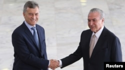 Argentine's President Mauricio Macri (L) is greeted by his Brazilian counterpart Michel Temer before their meeting at the Planalto Palace in Brasilia, Brazil, Feb. 7, 2017. 