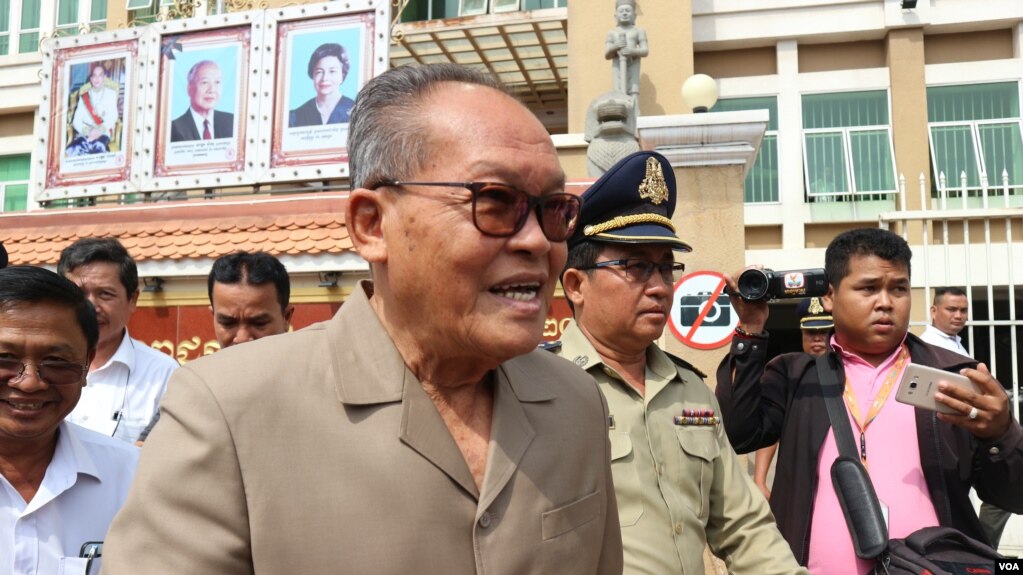 រូបឯកសារ៖ លោក​ គង់ គាំ ​ប្រធាន​កិត្តិយ​ស​គណប​ក្ស​ឆន្ទៈ​ខ្មែរ ​និង​ជា​អតីត​ប្រធាន​គណបក្ស​សម រង្ស៊ី ស្ថិត​នៅ​មុខ​សាលាដំបូង​រាជធានី​ភ្នំពេញ​ នាថ្ងៃទី២៣ ខែមករា ឆ្នាំ២០១៩។