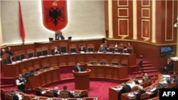 Shqipëri, ligji për administrimin e mbetjeve rikthen polemikat e forta në parlament