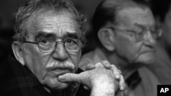 In this 2003 photo released by the Fundación Nuevo Periodismo Iberoamericano (FNPI), Colombian Nobel laureate Gabriel Garcia Marquez, left, is seen in Monterrey, Mexico. 