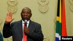 Le président sud-africain Cyril Ramaphosa prête serment au Cap, le 15 février 2018.