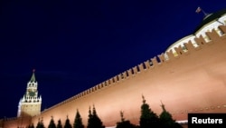 莫斯科中心的斯巴斯卡塔和克里姆林宫的墙壁