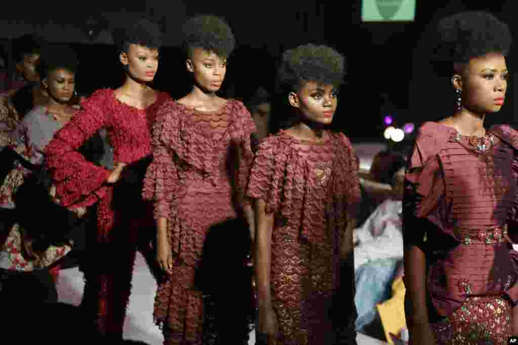 طراحی&zwnj; لباس &laquo;استیچز&raquo; (Stitches) در&nbsp;هفته مد آفریقا در شهر&nbsp;لاگوس در&nbsp;نیجریه. 