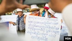 Civil Society groups, unionists, activists, and Cambodian citizens joined the celebration of the 70th Anniversary of the Universal Declaration of of Human Rights, in Phnom Penh, in Phnom Penh, on December 10, 2018. (VOA Khmer)