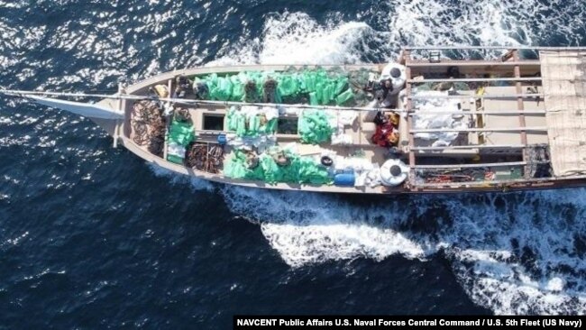 کشتی ماهیگیری که تسلیحات قاچاق در آن کشف شد