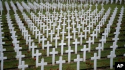 Tumbas de soldados de la Primera Guerra Mundial en el Cementerio Nacional en Verdun, este de Francia, el 6 de noviembre de 2018.