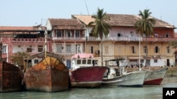 Transito Complicado Em Bissau