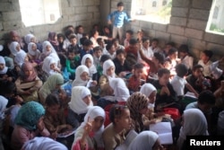 Students attend a class at the house of a teacher, who turned it into a makeshift free school that hosts 700 students, in Taiz, Yemen,Oct. 18, 2018.