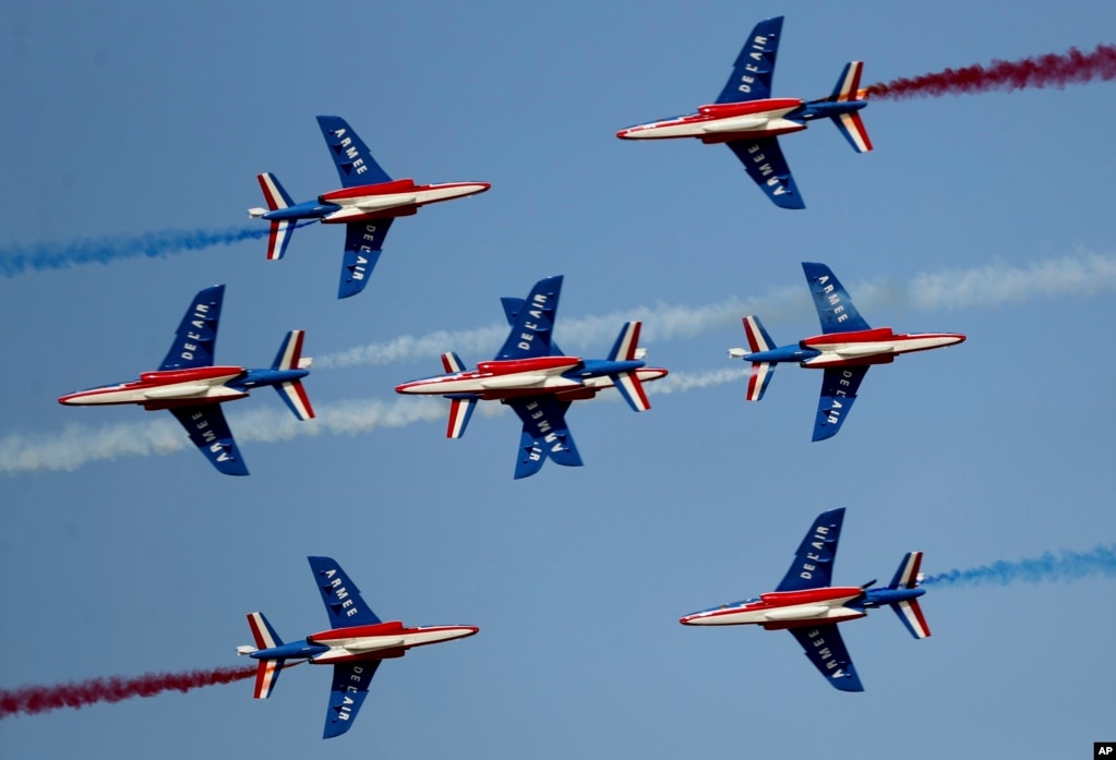 ƶ̸Ʈ(UAE) ι̿       (Patrouille de France)   ̰ ִ.