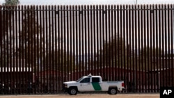 Стена на американо-мексиканской границе (архивное фото)