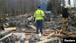 Spasilačke ekipe pretražuju naslage blata i ruševina nakon klizišta u saveznoj državi Vašingtonu