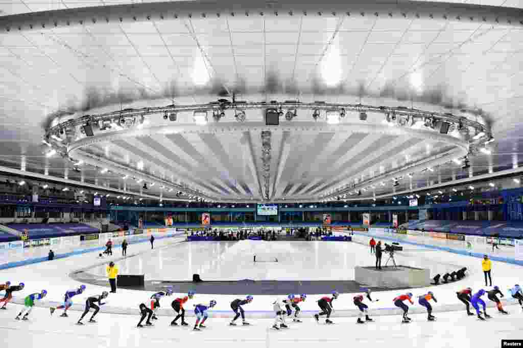Participants compete in the men&#39;s mass start skating event during the ISU European Speed Skating Championships at the Thialf ice arena in Heerenveen, Netherlands, Jan. 9, 2022.
