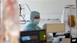 Doctor Hauke Weilert checks the kidney dialysis of an E. coli patient at Asklepios Hospital in Hamburg-Altona, Germany, June 6, 2011
