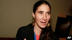 La bloguera cubana, Yoani Sánchez habló de las dificultades en Cuba para poder ejercer el periodismo y sobre las detenciones arbitrarias de periodistas durante una sesión de la asamblea de la SIP.