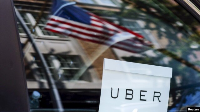 La compañía de transporte Uber, con sede en San Francisco, California, argumenta que las ciudades no pueden regular acuerdos colectivos.