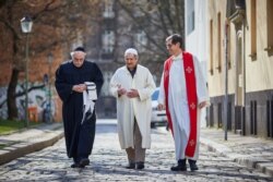 Dari kiri ke kanan: Rabbi Andreas Nachama, Imam Kadir Sanci dan Pastor Gregor Hohberg (Foto: House of One / René Arnold)