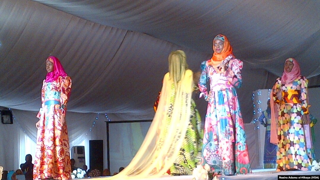 Taron Nunin Kaya Na Mata Musulmi A Abuja, Najeriya, Lahadai 27 Afrilu 2014