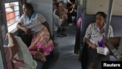 Train passengers wait for electricity to be restored at a railway station in the northern Indian city of Allahabad, July 30, 2012.