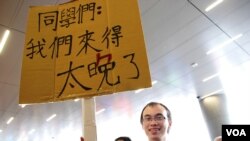 香港市民何先生支持學生反對國民教育，維持香港一國兩制