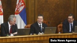 Danas je u Vladi Srbije, uz prisustvo predsednika Srbije Tomislava Nikolića, odrzana sednica Vlade na kojoj je državni vrh raspravljao o Kosovu. 