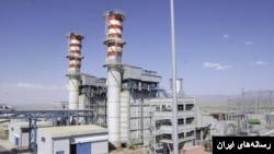 یک نیروگاه برق در ایران. آرشیو