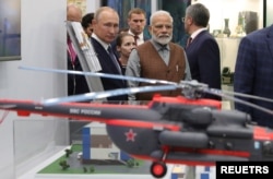 Russian President Vladimir Putin and Indian Prime Minister Narendra Modi tour an exhibition on the sidelines of the Eastern Economic Forum in Vladivostok, Russia on September 4, 2019. (Mikhail Klimentyev/Kremlin/Sputnik/via Reuters)