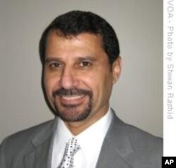 Xwenîşandar Rexneyê li Mesud Barzanî digirin