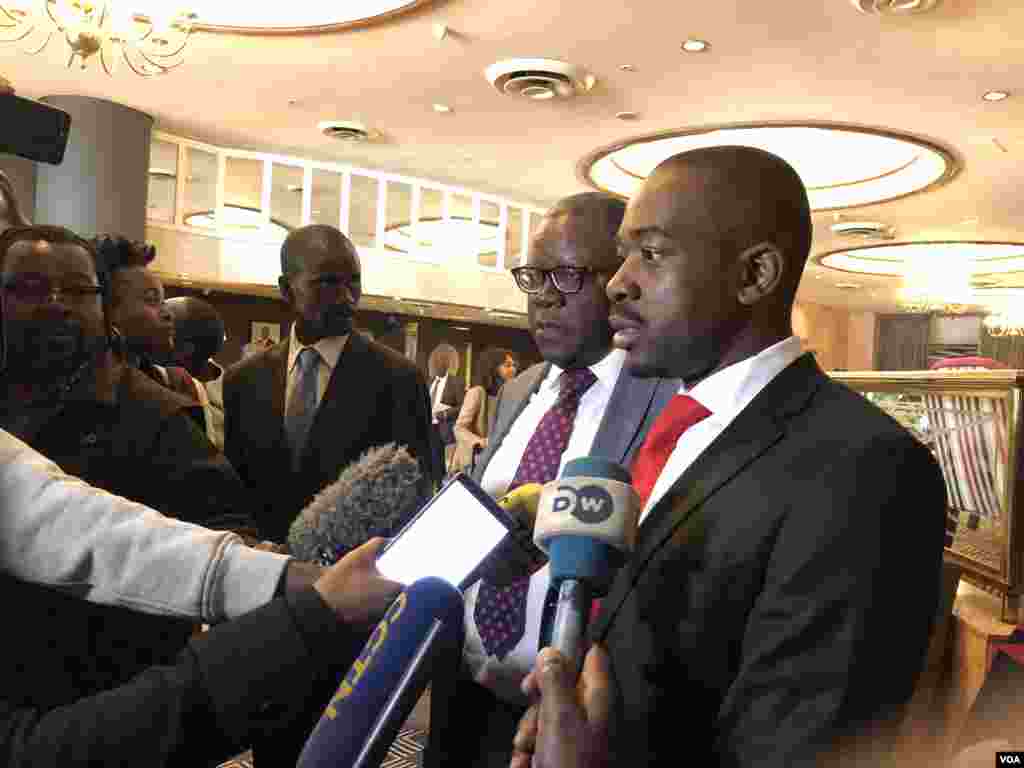 Nelson Chamisa of the Movement for Democratic Change Alliance, speaking to reporters after meeting former U.N. secretary general Kofi Annan in Harare says Zimbabwe Electoral Commission is biased towards the ruling Zanu PF, July 20, 2018. (S. Mhofu/VOA)