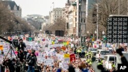 گزشتہ ہفتے واشنگٹن میں گن کنٹرول کے حق میں ہونے والے مظاہرے کا منظر