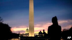 Suasana pagi, saat matahari terbit mulai menyinari "The Mall", Lapangan Nasional di ibukota Amerika Serikat, Washington, D.C., 11 Maret 2019. (Foto: dok).