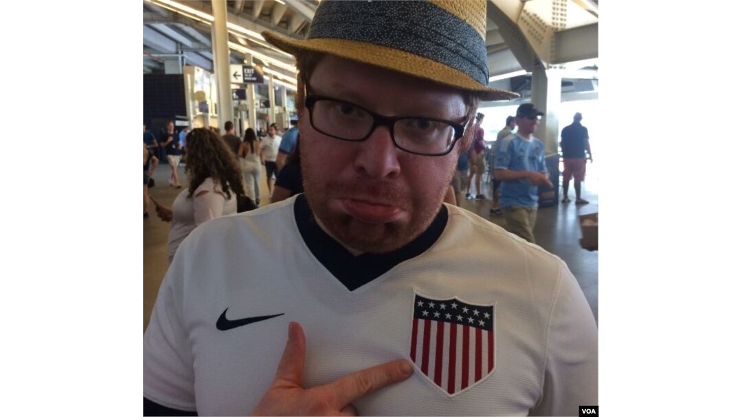 Adam Swift, wearing a USA jersey and a frown, still feels 'a little bit of pain' that the U.S. team didn't make it to the 2018 FIFA World Cup. (A. Phillips/VOA)