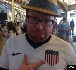 Adam Swift, wearing a USA jersey and a frown, still feels 'a little bit of pain' that the U.S. team didn't make it to the 2018 FIFA World Cup. (A. Phillips/VOA)