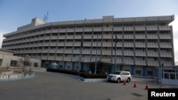 افغان دارالحکومت کابل میں واقع انٹرکانٹی نینٹل ہوٹل کی عمارت۔ جون 2017