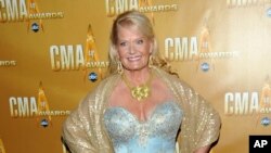 Lynn Anderson en al cuadragésima cuarta entrega de los premios CMA, en Nashville, Tennessee, el 10 de noviemvbre de 2010.