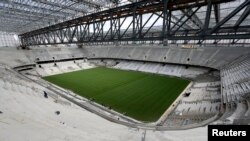 Stadion sepakbola Arena da Baixada yang dibangun untuk Piala Dunia 2014 di Curitiba, Brazil (17/2). (Reuters/Rodolfo Buhrer)