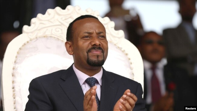 Thủ tướng Ethiopia Abiy Ahmed tại một buổi tập hợp trong chuyến thăm của ông tới khu vực Oromiya của Ethiopia hôm 11/4/2018 không lâu sau khi nhậm chức. Ông vừa được trao giải Nobel Hòa bình cho những nỗ lực giúp hàn gắn mối quan hệ với Eritrea sau 2 thập kỷ thù địch.