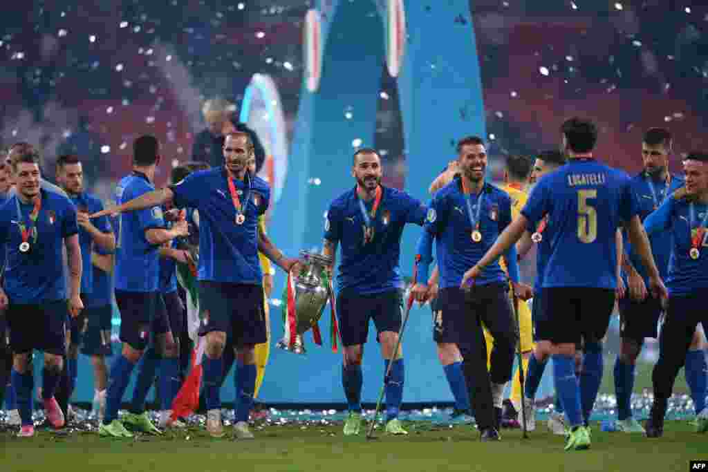 اطالوی ٹیم دوسری مرتبہ یورو کپ کا ٹائٹل جیتنے میں کامیاب ہوئی ہے۔