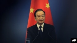 时任中国总理温家宝（2012年5月13日，资料照片）