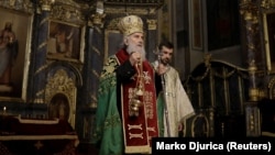 Patrijarh SPC Irinej na uskršnjoj liturgiji 2018. (Foto: Reuters/Marko Đurica)